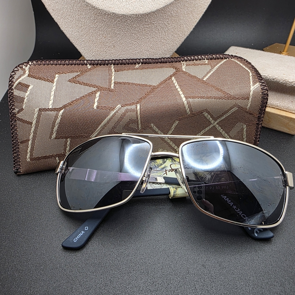 Silver Sunglasses with Brown Geometric Case (1830)